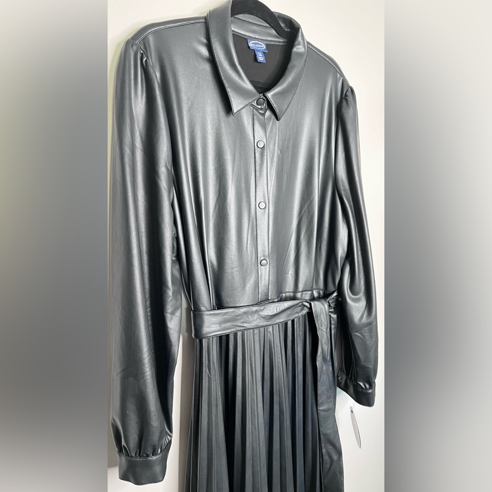 NWT Scoop Women’s Pleated Faux Leather MIDI Dress. Black XXL